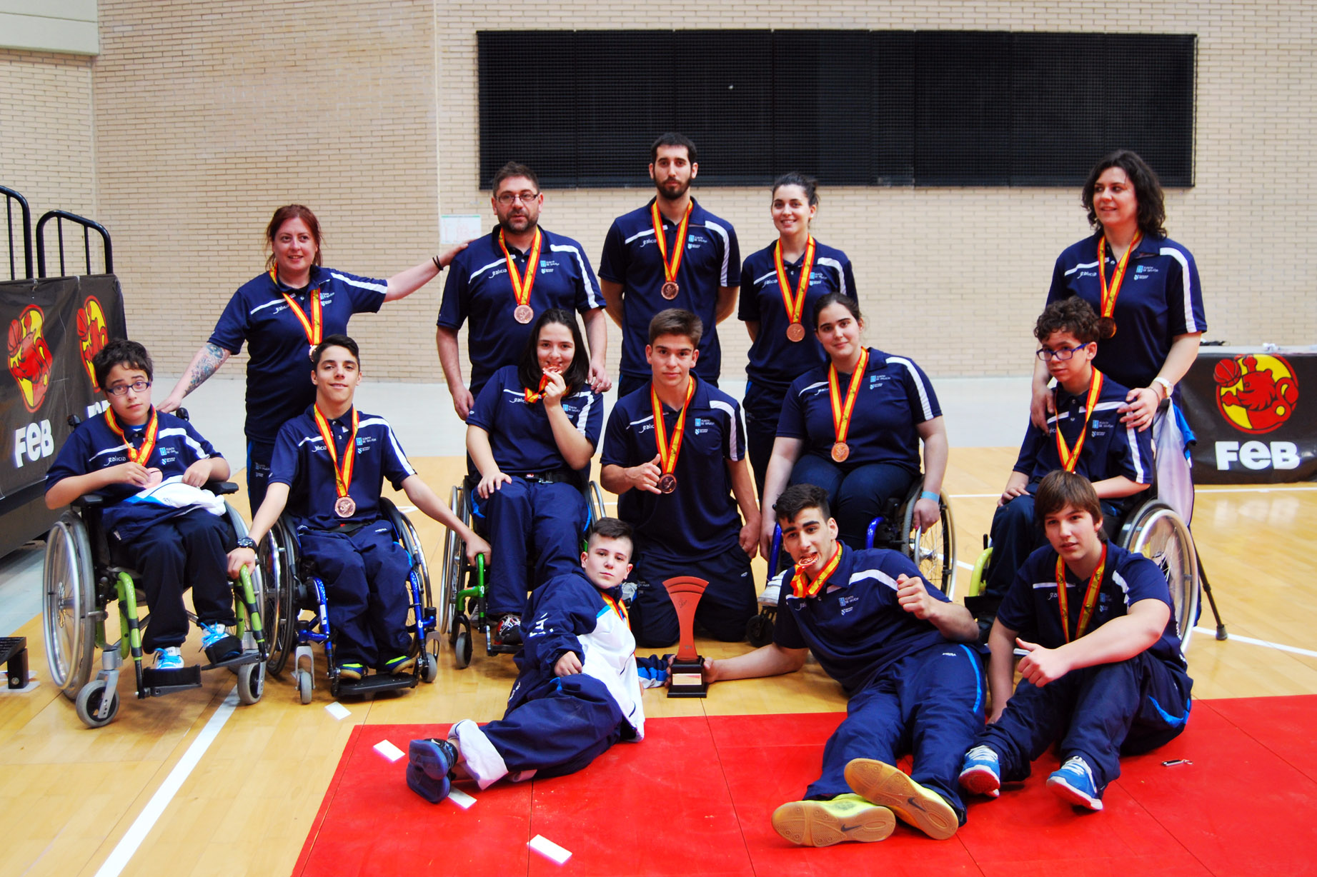 La selección de Galicia posa con su Medalla de Bronce en el Campeonato de España Escolar 2015